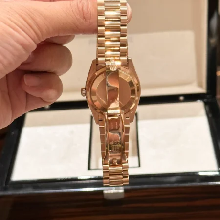 Replica Rolex Day-Date Pearl Dial Rose Gold Presidential Bracelet