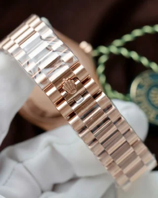 Replica Rolex Day Date Pearl Dial Diamond Bezel Presidential Bracelet