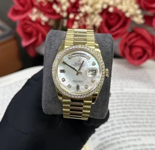 Replica Rolex Day-Date White Dial Diamond Bezel Presidential Dial