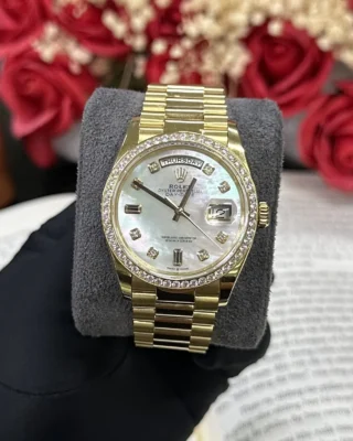 Replica Rolex Day-Date White Dial Diamond Bezel Presidential Dial