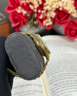 Replica Rolex Day-Date White Dial Diamond Bezel Presidential Dial