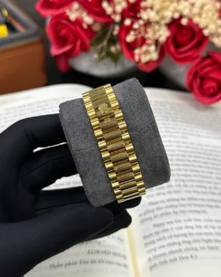 Replica Rolex Day-Date White Dial Diamond Bezel Presidential Dial