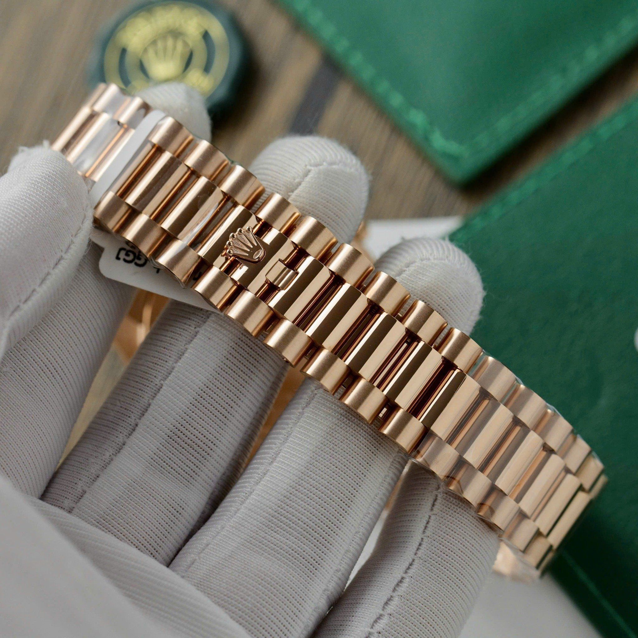 Replica Rolex Day Date Pearl Dial Diamond Bezel Presidential Bracelet