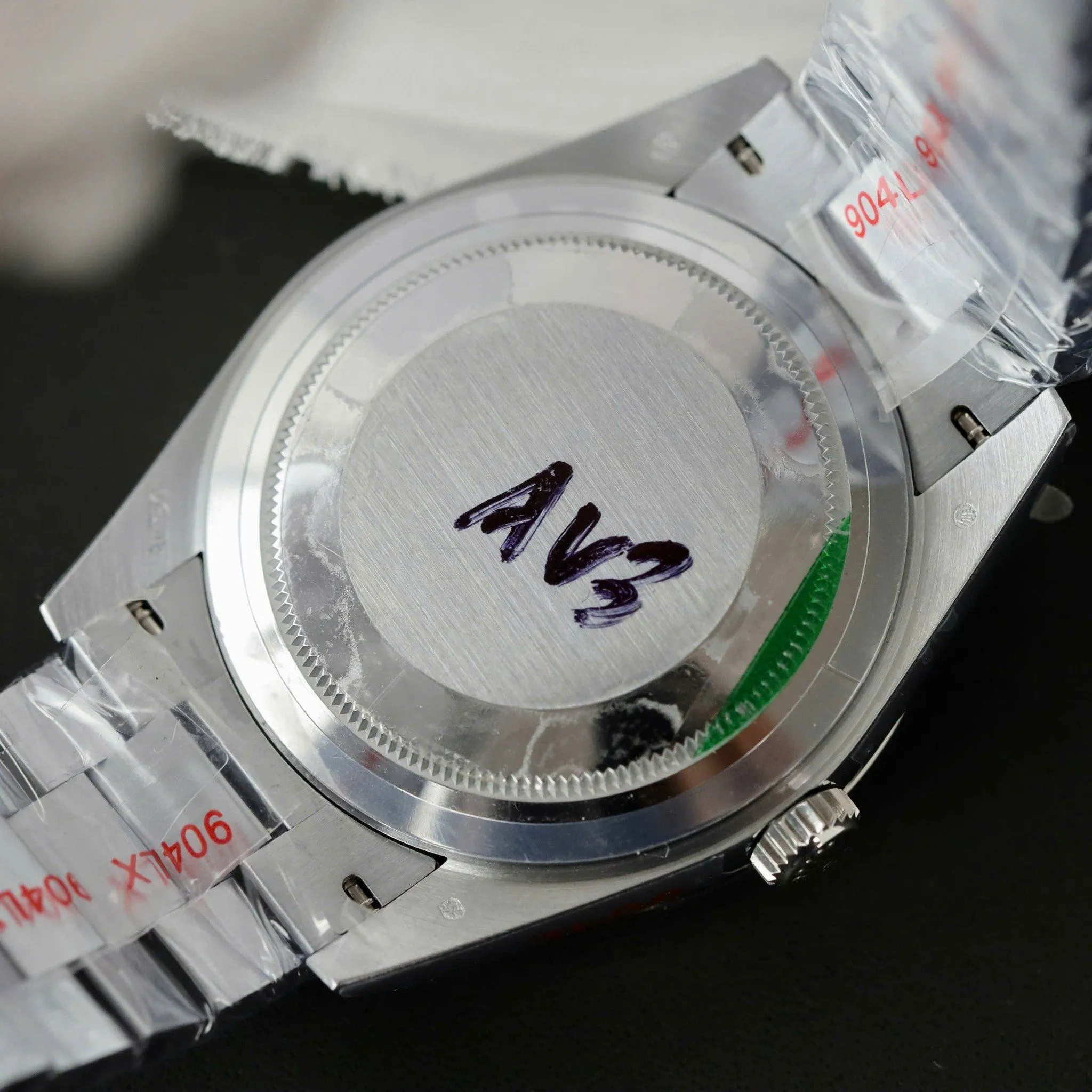 Replica Rolex Day Date Pearl Dail Diamond Bezel Presidential Bracelet