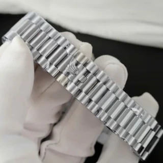 Replica Rolex Day Date Pearl Dail Diamond Bezel Presidential Bracelet