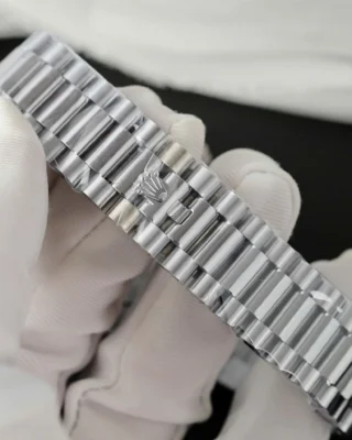 Replica Rolex Day Date Pearl Dail Diamond Bezel Presidential Bracelet