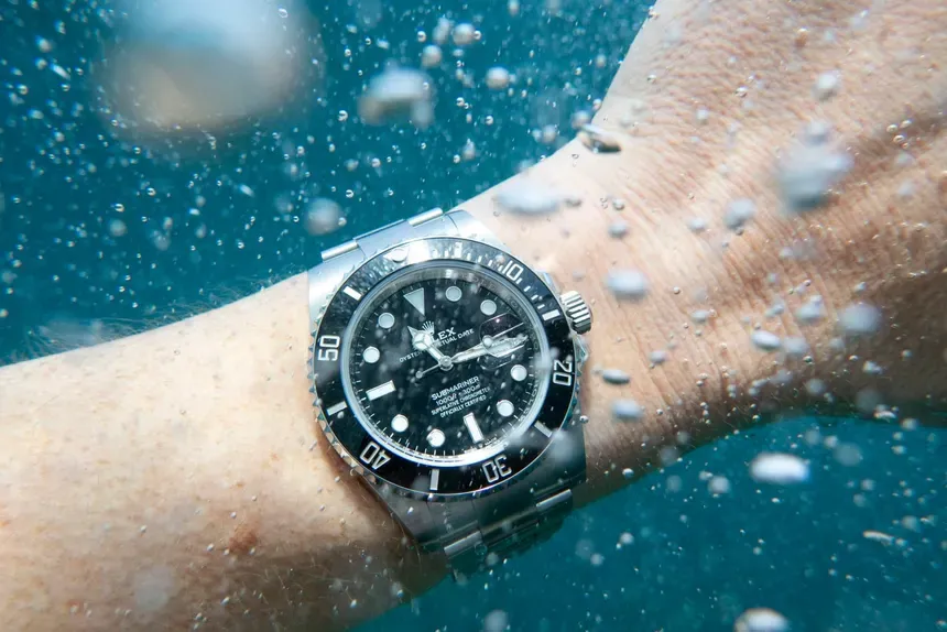 Super Clone Rolex Submariner Under the Water