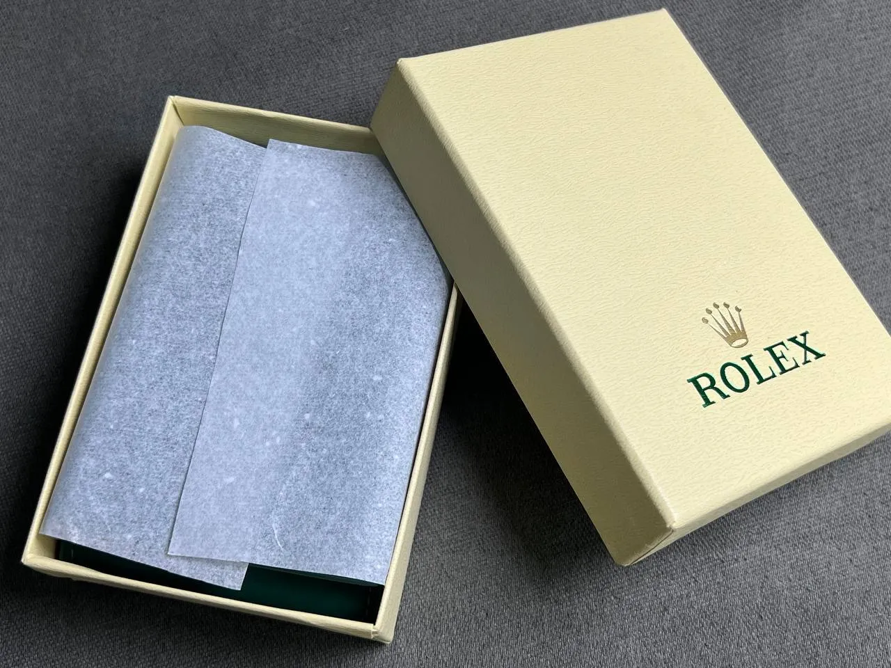 Replica Rolex Green Leather Watch Pouch presented in official-style cream gift box