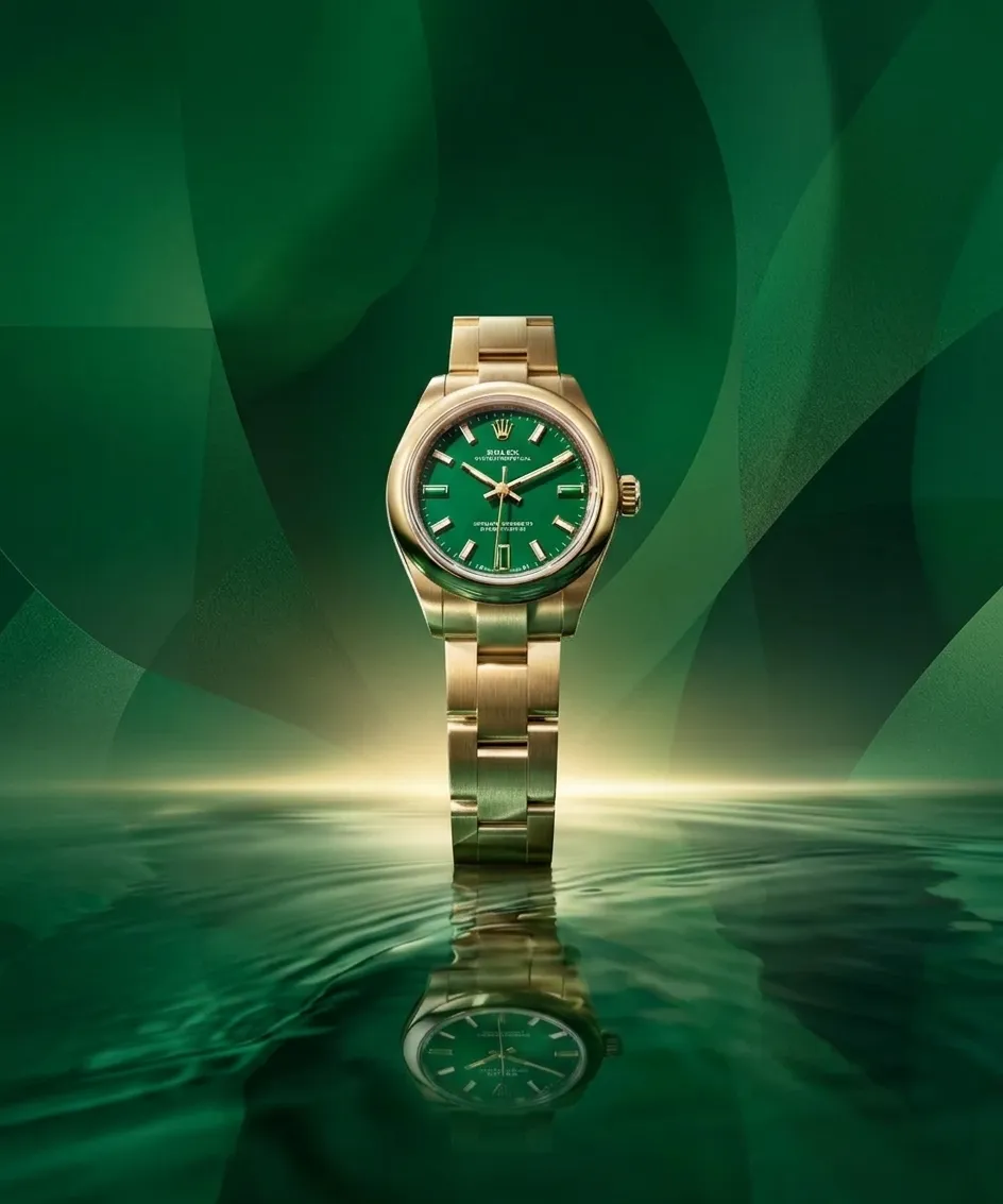Rolex Oyster Perpetual 28 in 18-carat yellow gold on a green abstract background 