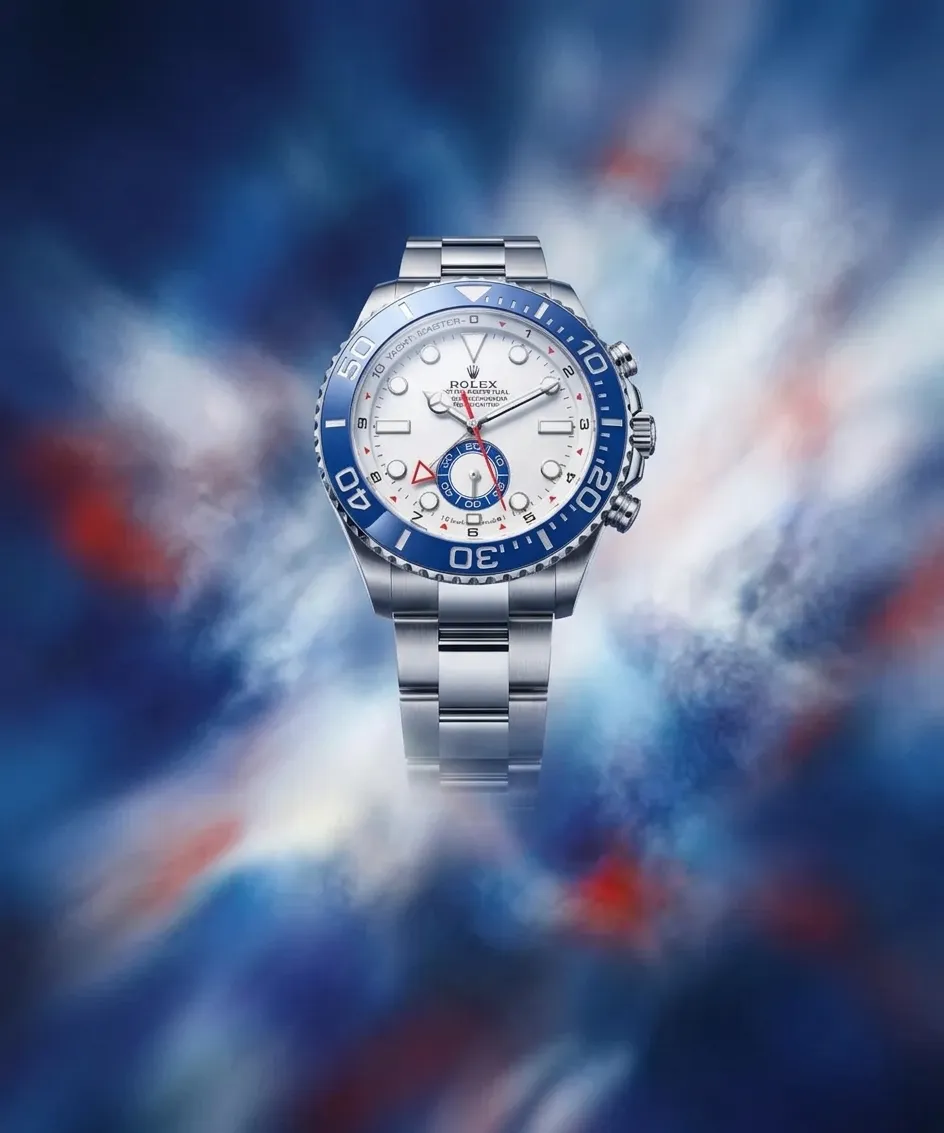 Rolex Yacht Master 126680 in Oystersteel with a blue abstract background 