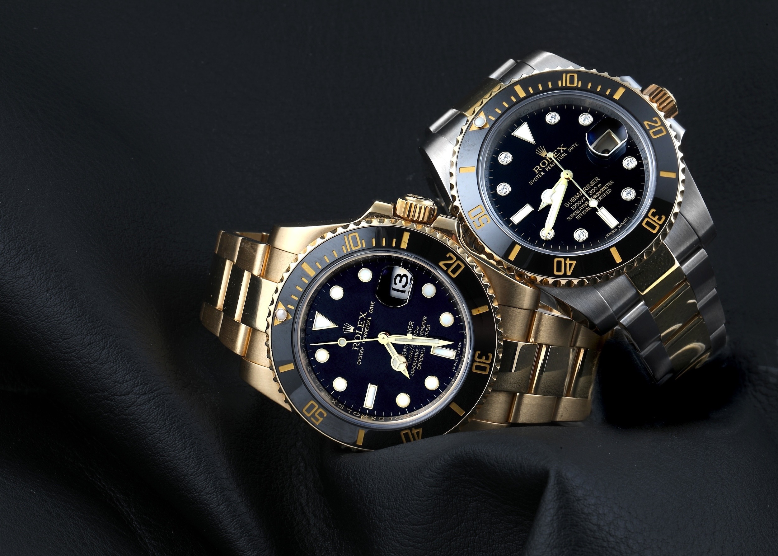 Rolex Cyclops lens 2.5x date magnification on Submariner dial close-up