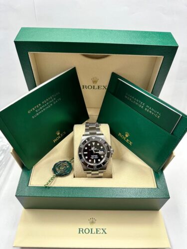 Click to view full screen Rolex GMT-Master II Black Dial 116710BLNR "Batman" photo review